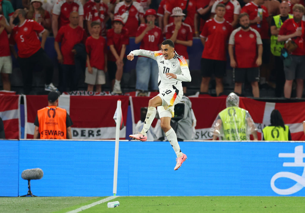 جمال موسيالا يضيف الهدف الثاني للمنتخب الألماني