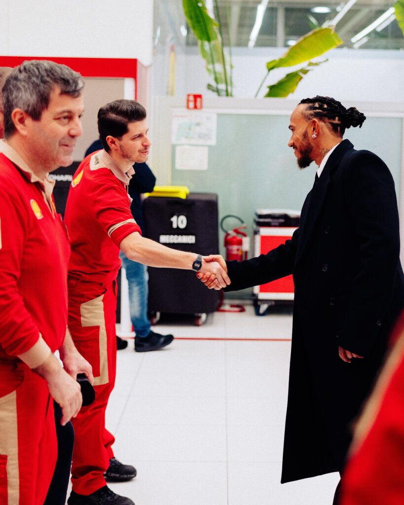 في الأسبوع الأخير من يناير، سيجلس هاميلتون خلف مقود سيارة سباق فيراري للمرة الأولى