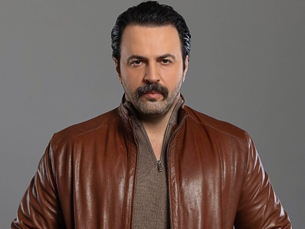 يعمل تيم حسن على أدق التفاصيل الخاصة بأداء الشخصية الجديدة في مسلسل تحت سابع أرض، واستطاع من اللحظات الأولى أن يقنع المشاهد بتجربة جديدة في مسيرته الفنية