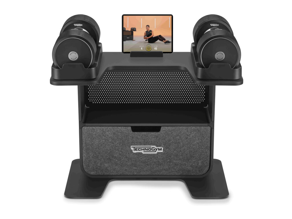 حيّز مخصّص للأجهزة الذكية يسهّل متابعة التمارين