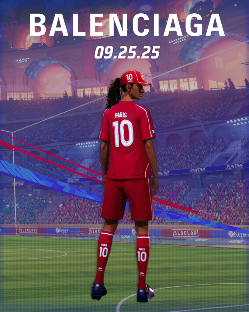 تفاصيل أزياء كرة القدم من بالنسياغا – قمصان متعددة الشعارات، شورتات، وجوارب تحمل الرقم 10 وكلمة Paris