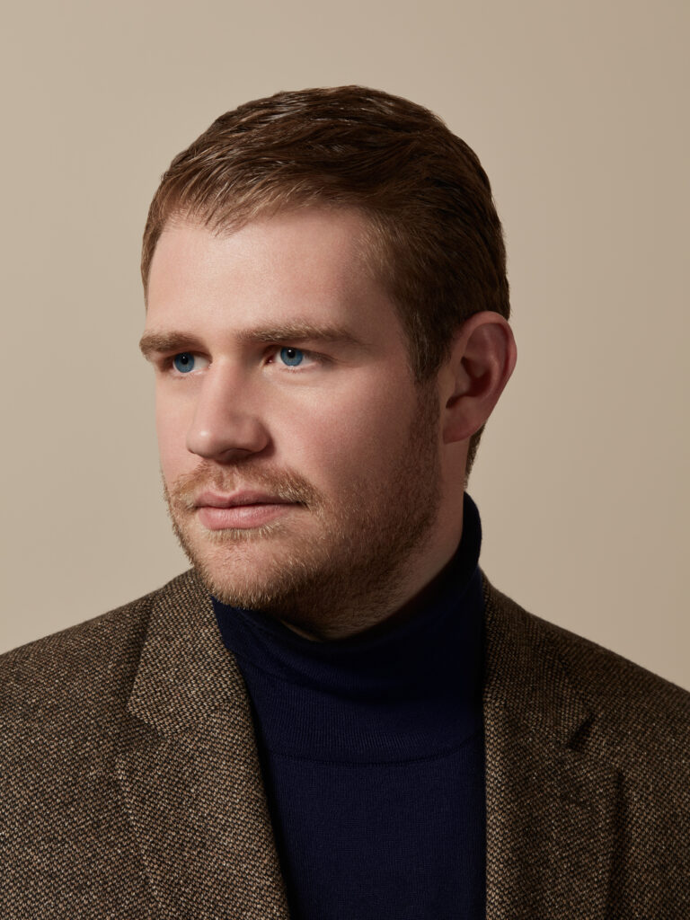 أرنو بولان مؤسس Les Eaux Primordiales داخل مصنع العطور في شمال فرنسا