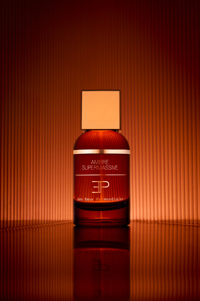 زجاجة عطر Ambre Supermassive بتصميم فاخر يجسد الحرفية الفرنسية