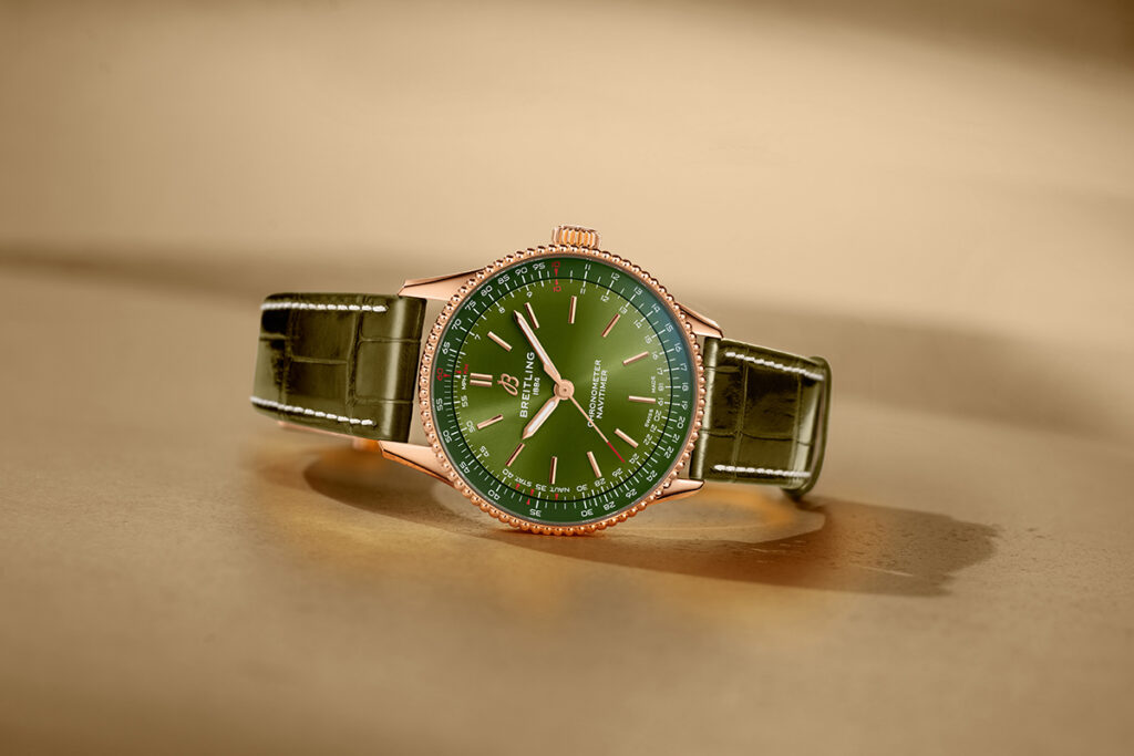 Navitimer الذهبية… أسطورة تعود بلمسة من الذهب الأحمر