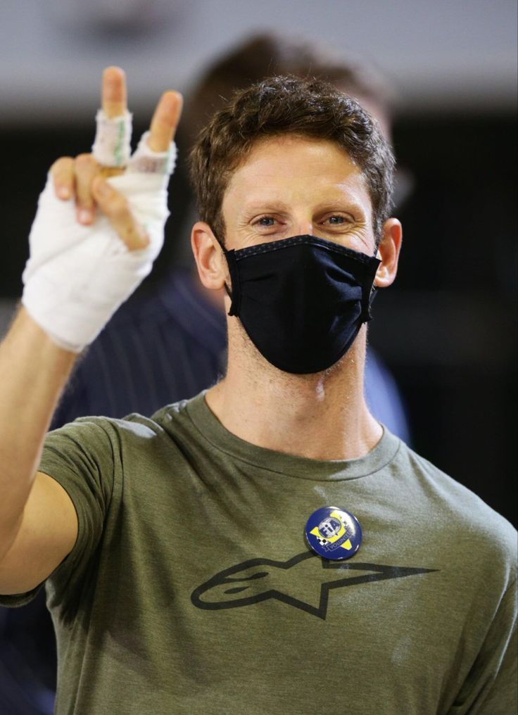 تكريم رومان غروجان بعد الحادث الذي تعرض له في سباق البحرين